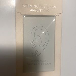 Sterling silver leaf earrings 🛍😊♥️